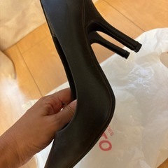 黒パンプスの画像