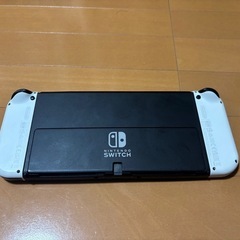 Switch本体、ソフト4つ付きの画像