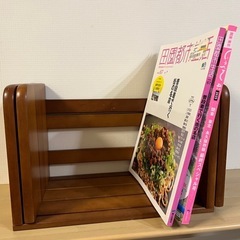 木製　伸縮　ブックスタンド？収納棚の画像