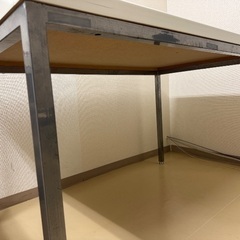 ダイニングテーブルの画像