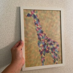 カラフルなキリンのアートポスター（額付き）の画像
