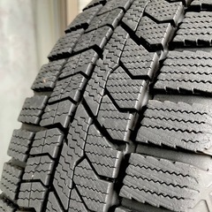 TOYO 185/65R15 92Q ホイール付き スタッドレスタイヤ 4本セットの画像