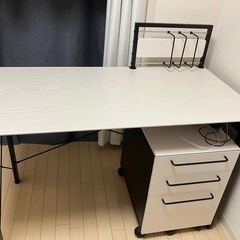 ニトリデスクの画像