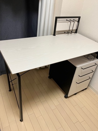 ニトリデスク