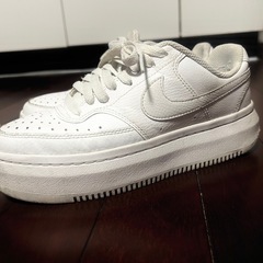 NIKE 厚底　ホワイト🤍人気ﾃﾞｻﾞｲﾝ✨の画像