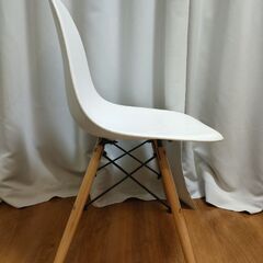 白い椅子の画像