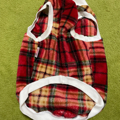 赤チェック柄犬用服の画像