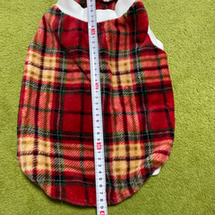 赤チェック柄犬用服の画像