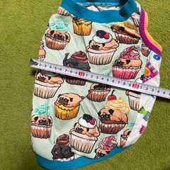 パグカップケーキ柄の犬用服🧁の画像