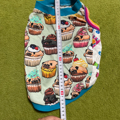 パグカップケーキ柄の犬用服🧁の画像