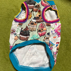パグカップケーキ柄の犬用服🧁の画像
