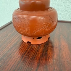 お蔵の整理中　香炉（朱色）の画像
