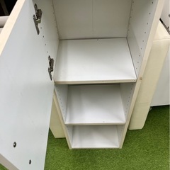 3段の棚の画像