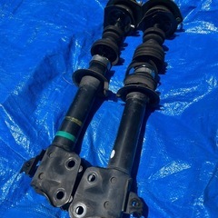 ダイハツ　フロントサスペンション　エッセ l235S ストラット アブソーバーの画像