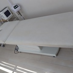 エステ 施術 ベッド 電動昇降の画像