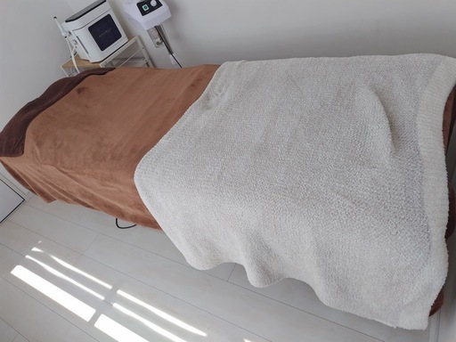 エステ 施術 ベッド 電動昇降 (にっしー) 加古川のベッド