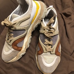 スニーカー革靴セットの画像