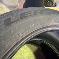 235/55/20 タイヤ2本 レクサスRXなどに の画像