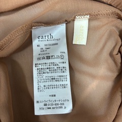 earth music&ecologyの薄手ブルゾンとブラウス の画像