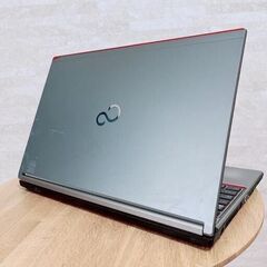 【薄型】2025 8月分⑥富士通 　薄型ノートパソコン Corei5 大容量SSD256GBメモリ8GB搭載 オススメ品の画像