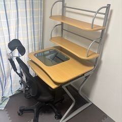 デスクとチェアの画像