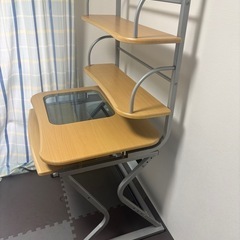 デスクとチェアの画像