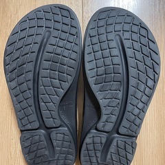 OOFOS    ウーフォスリカバリーサンダル　25cmの画像