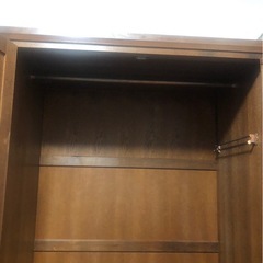 ②木製タンス　レトロなアンティーク調（洋タンス）　　の画像
