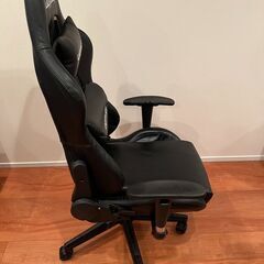 ゲーミングチェア（LUCKRACER・リクライニング機能付き）の画像