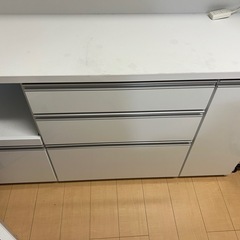 食器棚の画像