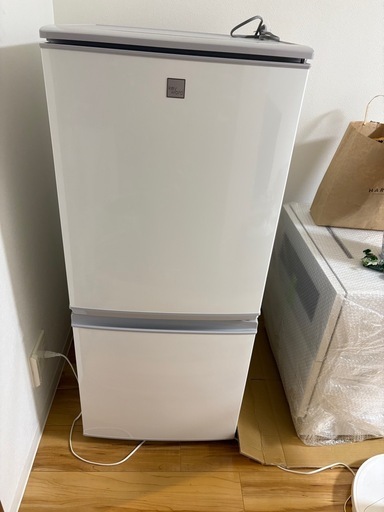一人暮らし用　SHARP 冷蔵庫　136L