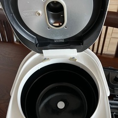 引取希望　日立炊飯器　RZ-NX100J ホワイトの画像