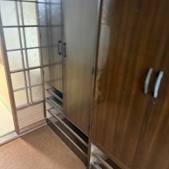 自宅保管品！左側のタンスの画像