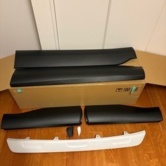 新型カローラクロス　純正　サイドスカートパネル　フロントバンパーパネルカバーの画像