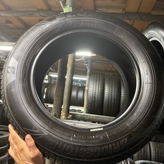 ほぼ新品状態215/60/16 (4本)タイヤ+交換、BRIDGESTONE. 愛知県大府市、アマントレーディング株式会社タイヤ専門店の画像