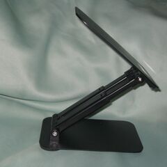 値下げ↓　ほぼ未使用　スマホスタンド　メタル製の画像
