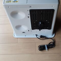 トヨトミ　石油ファンヒーター　LC-33H ホワイト2017年製の画像