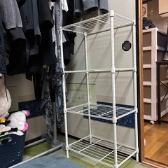 白スチールラックの画像