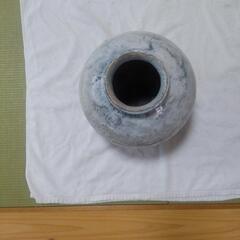 陶器の花瓶の画像