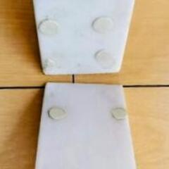 大理石製　ピラミッド型ブックエンドの画像