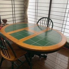 中古　ダイニングテーブル　椅子二脚の画像
