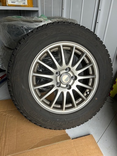 受付終了　
中古　アルファード用 ホイール付きスタッドレスタイヤ4本セット 215/65R16（ブリザック）