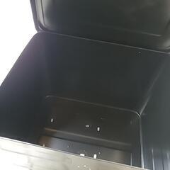スーパーカブ　鉄BOX純正　鍵、ヒンジなしの画像