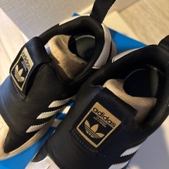 adidasスニーカー１９ｃｍの画像