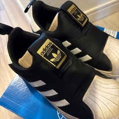 adidasスニーカー１９ｃｍの画像