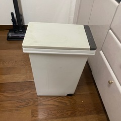 ゴミ箱の画像