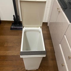ゴミ箱の画像