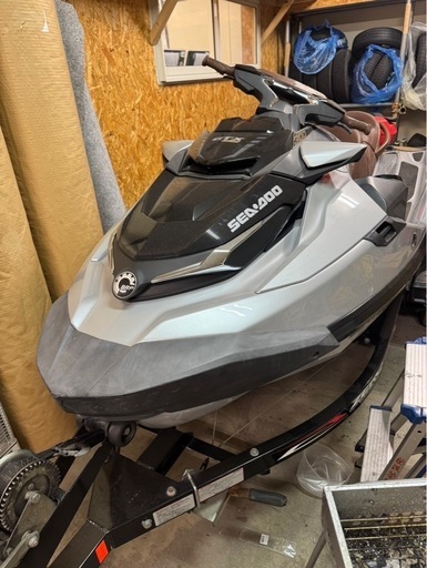 ジェット、トレーラー付き