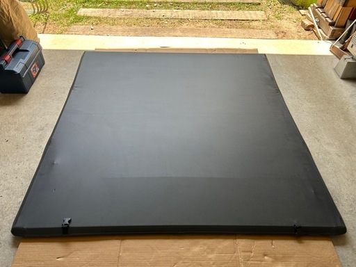 ハイラックス　GUN125 トノカバー　三つ折り