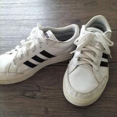 【24.5cm】adidasスニーカーの画像